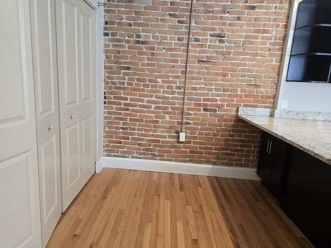 Building Photo - 319 Spruce St
