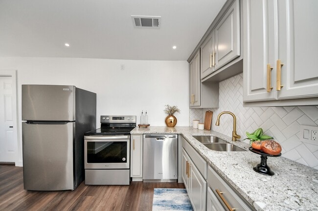 Building Photo - 4215 Eli St