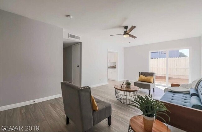 Building Photo - 1511 Living Desert Dr