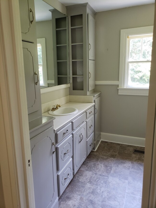 Building Photo - 1210 2nd Ave