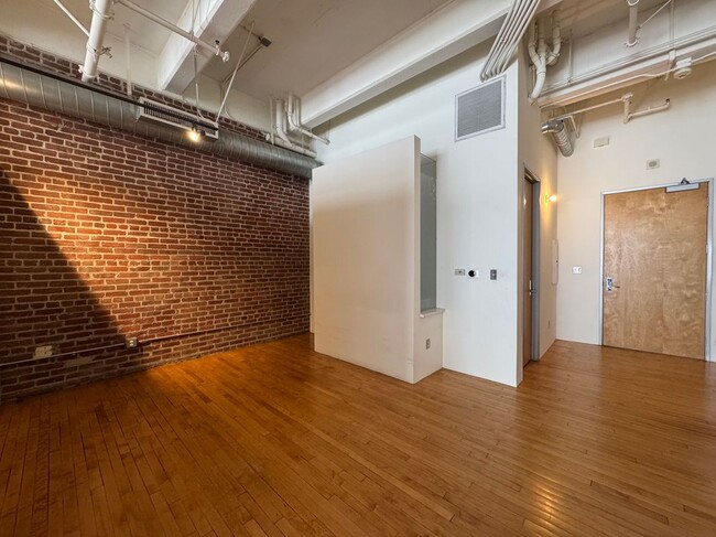 Building Photo - 1850 Industrial St