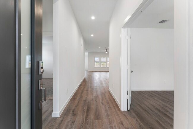 Building Photo - 13305 Big Sky Ct