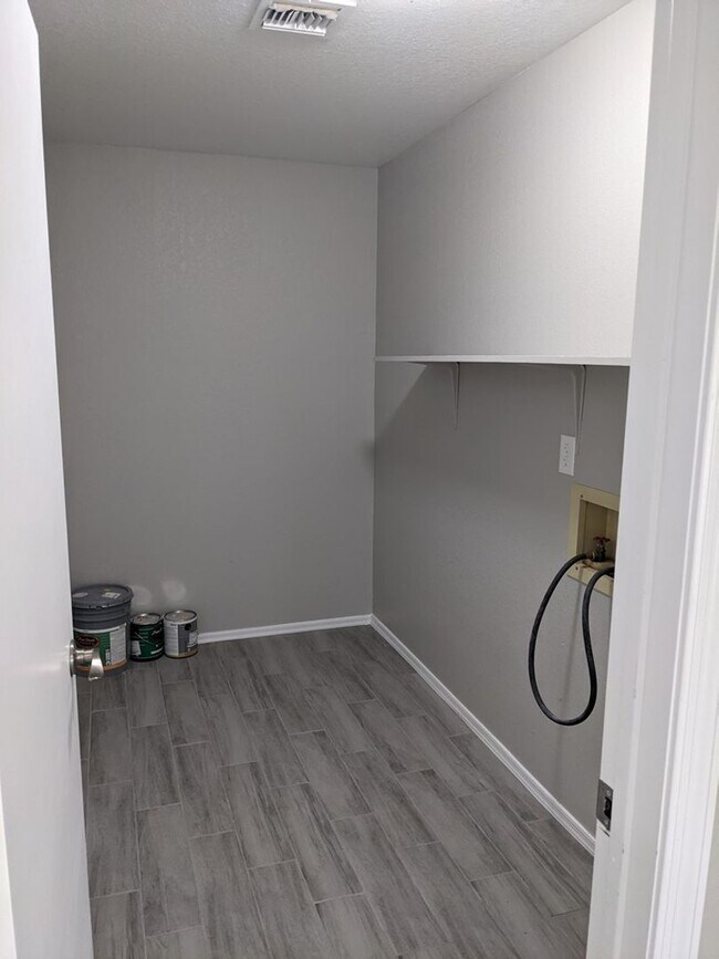 Building Photo - 7231 W Sierra St