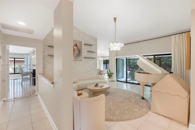 Building Photo - 1583 Eastlake Way