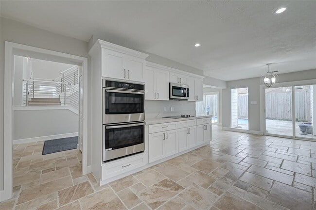 Building Photo - 915 Daria Dr