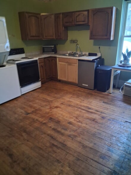 Building Photo - 212 29th St