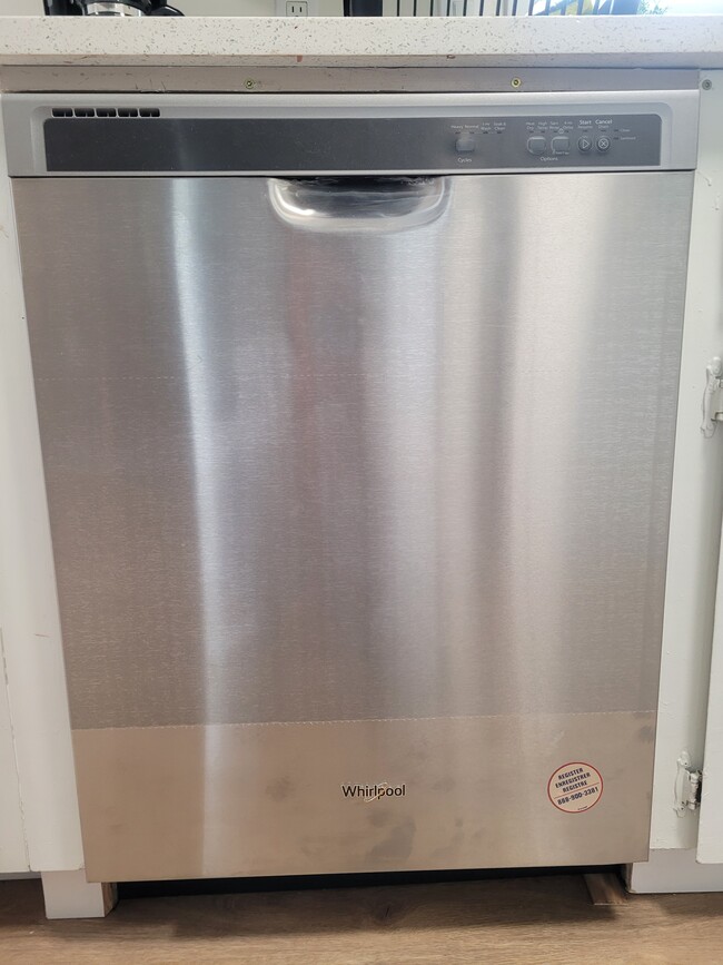 New Stainless steel dishwasher! - 2160 Raynor St SE