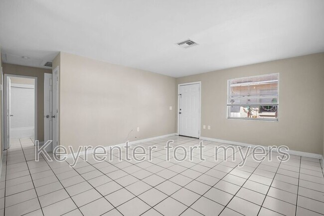 Building Photo - 1706 Cypress Dr