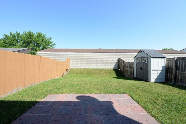 Building Photo - 4 Bed, 2 Bath Twinhome in South Fargo!