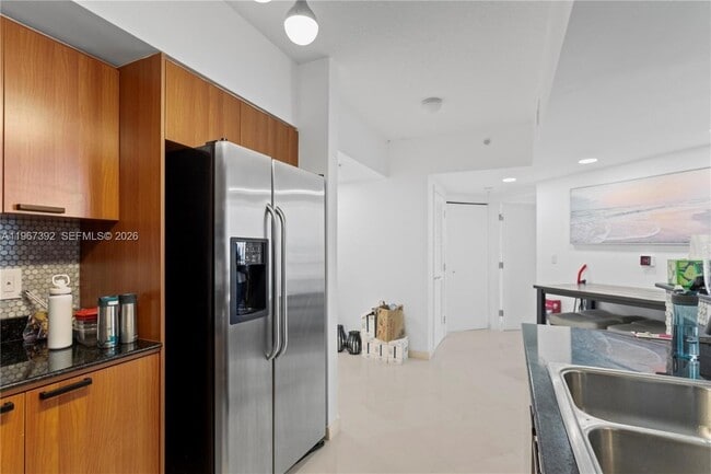 Building Photo - 16699 Collins Ave