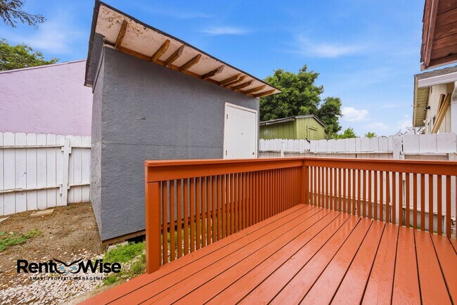 Building Photo - 657 Hurlingame Ave