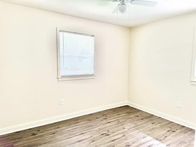 Building Photo - 343 S Fairfax Dr
