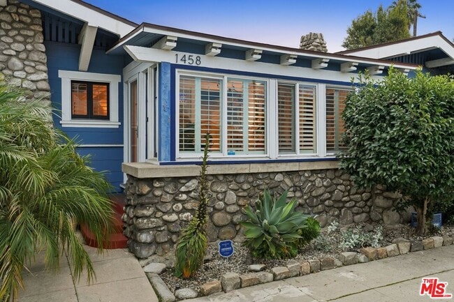 Building Photo - 1458 W 48th St