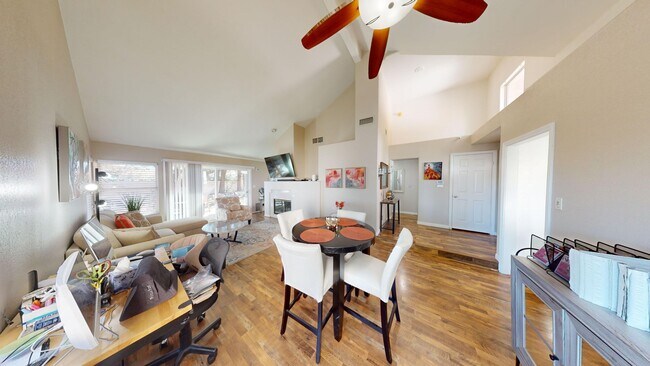 Building Photo - Spanish Trails Guard Gated Townhome!
