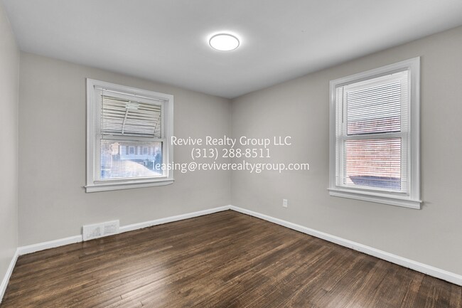 Building Photo - 18010 Sorrento Ave