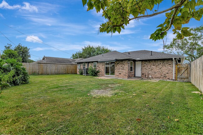 Building Photo - 2505 Dewberry Ln