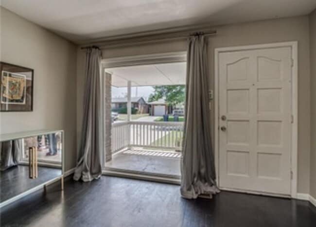 Building Photo - 3 Bed 1.5 Bath 2 Car Garage -Casady Hills ...