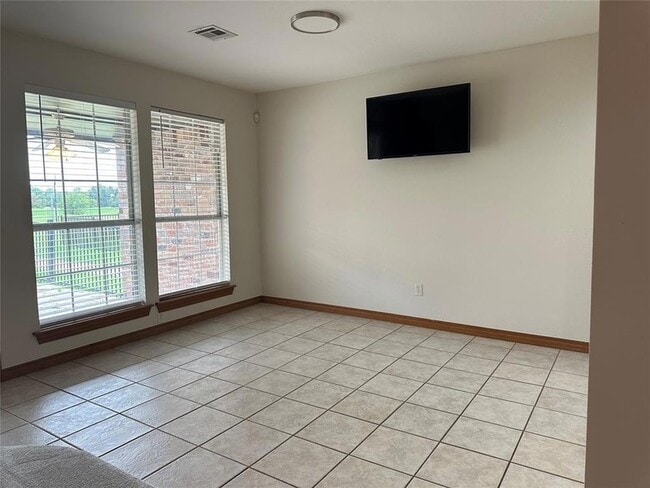 Building Photo - 15713 Traditions Blvd