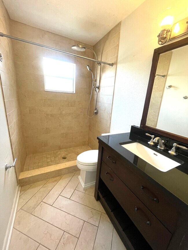 beautiful common bath - 6604 S Mascotte St
