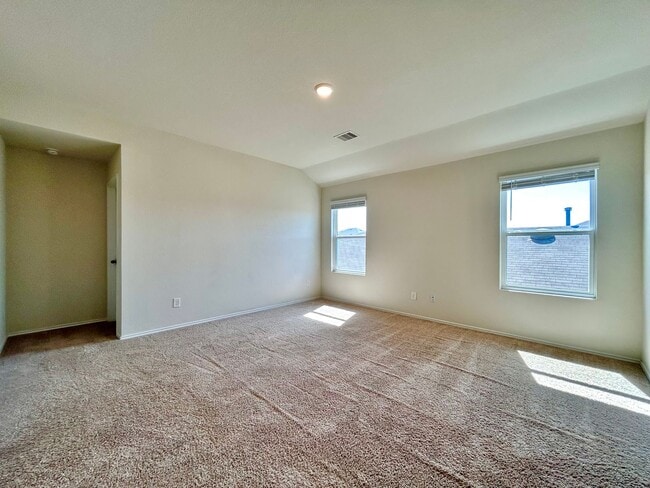 Building Photo - 221 Granary Dr