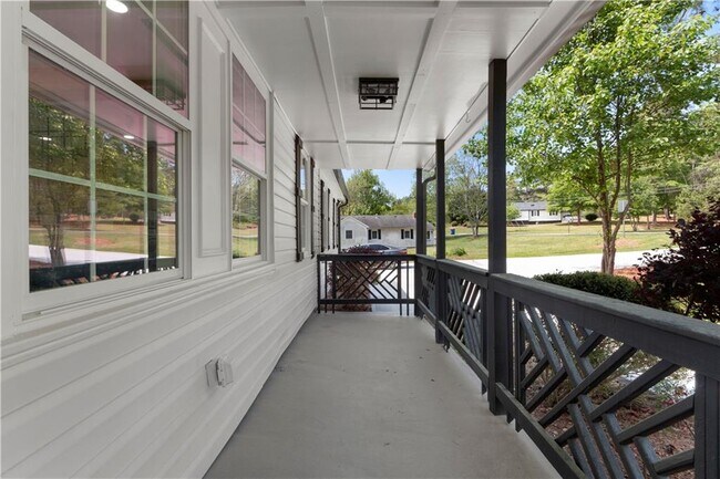 Building Photo - 2014 Fence Rd NE