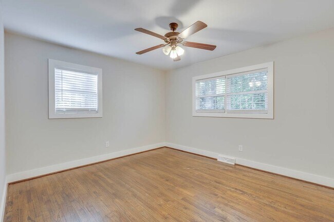 Building Photo - Cute & Private 3BR Home Ready for Move-In