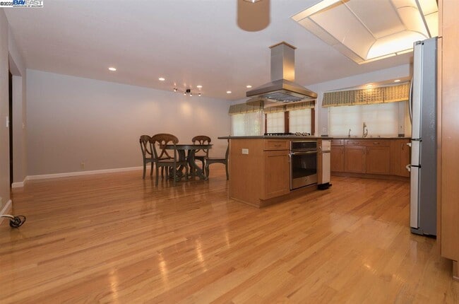 Building Photo - 39610 Benavente Ave