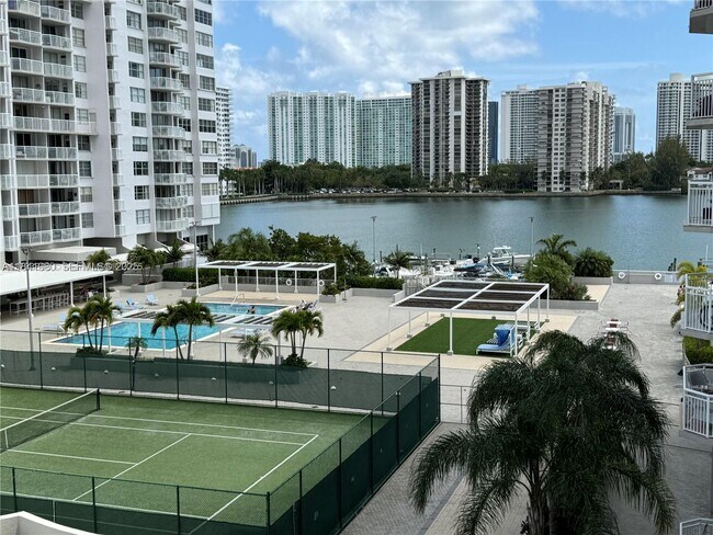 Building Photo - 18071 Biscayne Blvd
