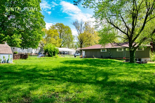 Building Photo - Remodeled Ranch w/Fin Bsmt Fenced Yard in ...