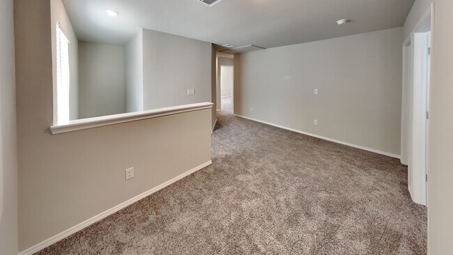 Building Photo - Very Nice and Spacious 4 Bedroom Home in Mustang Schools