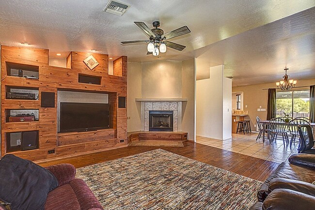 Building Photo - Three Bedroom, Two Bath home with RV Parking!