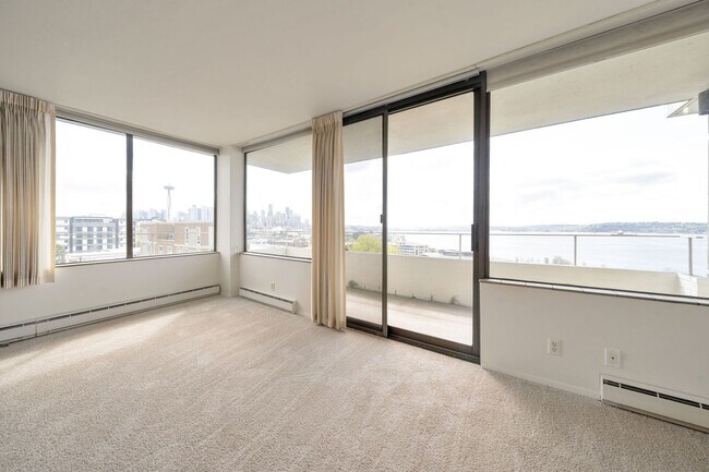 Building Photo - Stunning Queen Anne south slope condo with parking