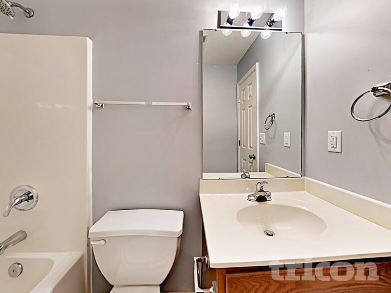 Building Photo - 10226 Covingtonwood Dr