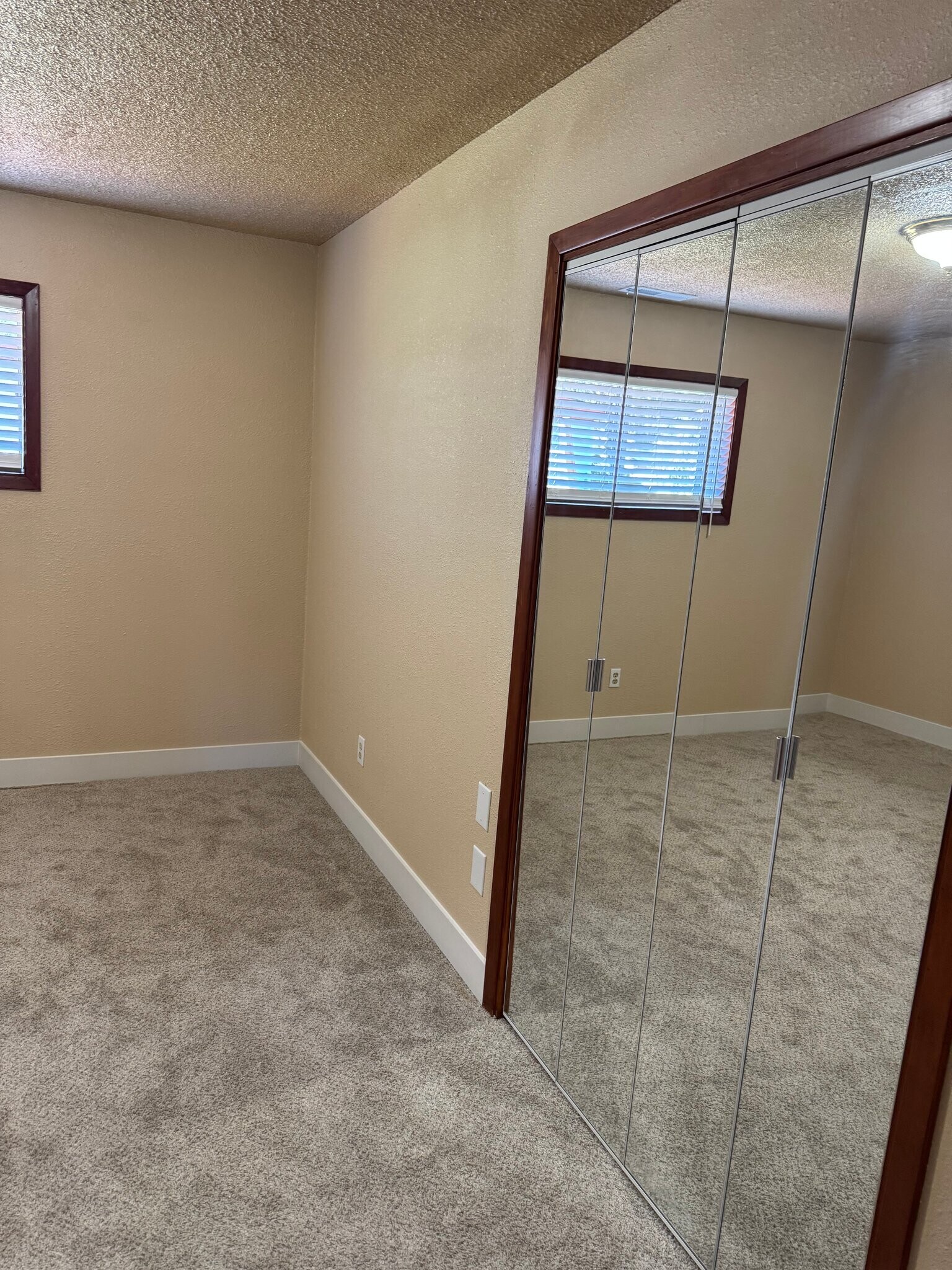 Building Photo - 9811 NE 152nd Ave