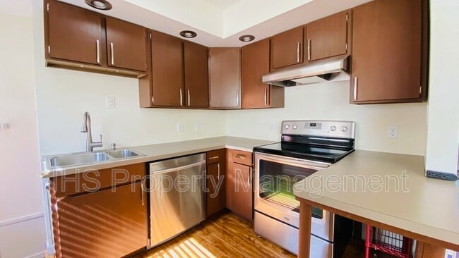 Building Photo - 502 Delafield Ave