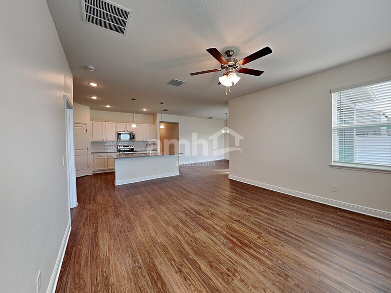 Building Photo - 1058 Sky Lks Dr