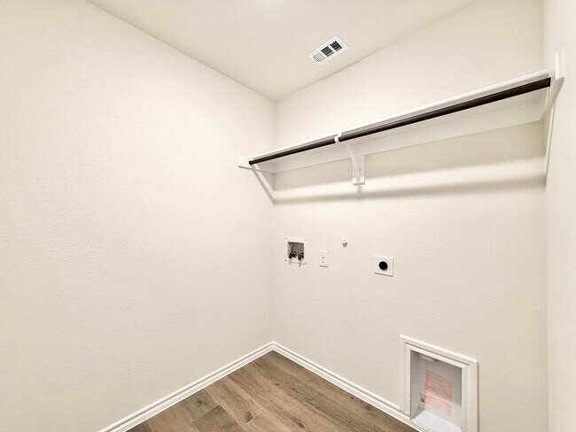 Building Photo - 1116 Riverbrook Ln