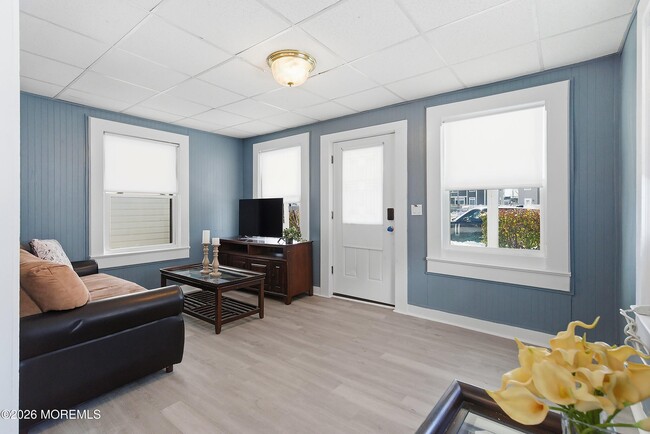 Building Photo - 206 16th Ave