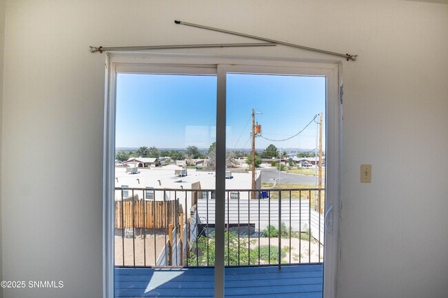 Building Photo - 1302 S Triviz Dr