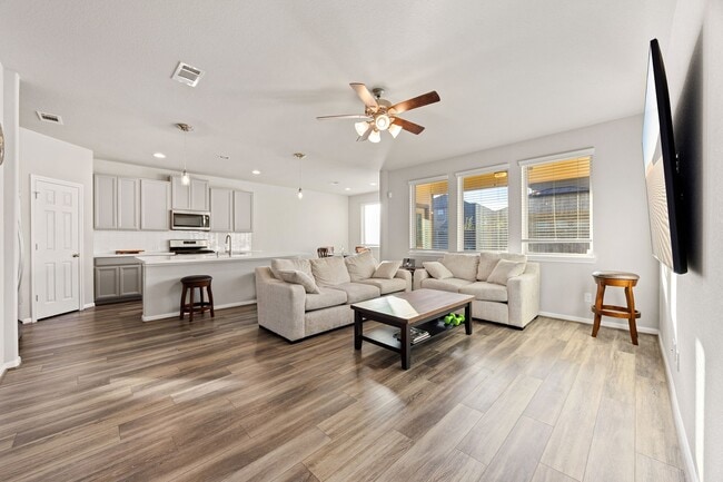 Building Photo - 9415 Summer River Dr