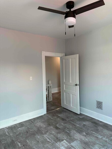 Building Photo - 307 Loucks Ave