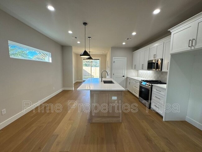 Building Photo - 1022 E Delmar Pl