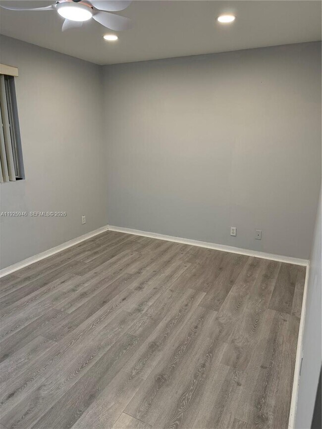 Building Photo - 2927 SW 18th Terrace