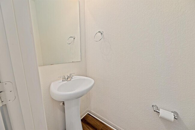 Building Photo - 108 Schuster Ct
