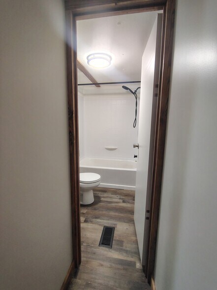 Building Photo - 125 Shady Oaks Lndg