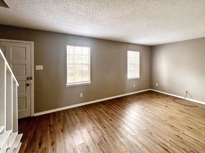 Building Photo - 8917 Tanya Dr