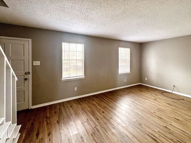 Building Photo - 8917 Tanya Dr