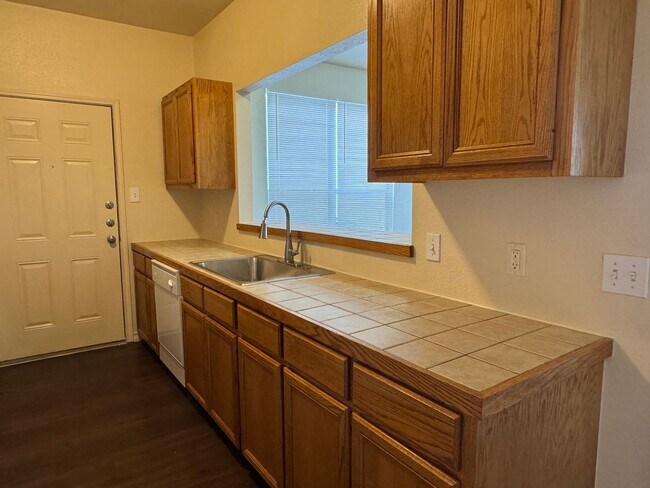 Building Photo - 220 Sandstone Dr