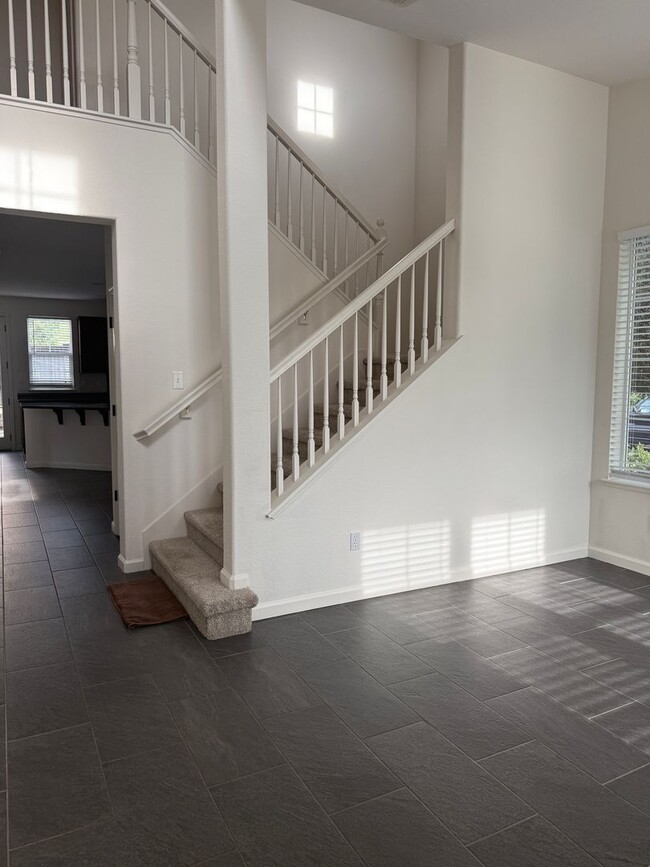 Building Photo - 3 Bedroom, 3.