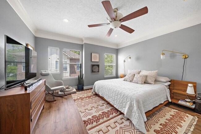 Building Photo - 909 W 21st St